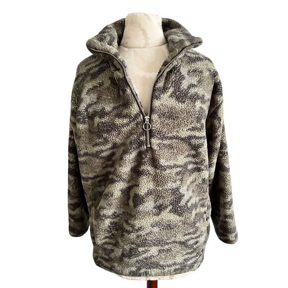 Express Oversized Camouflage 1/2 Zip Faux Fur Pullover Small - Picture 1 of 7